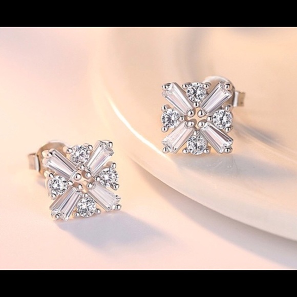 AAA cz baguette 925 studs - Picture 3 of 8